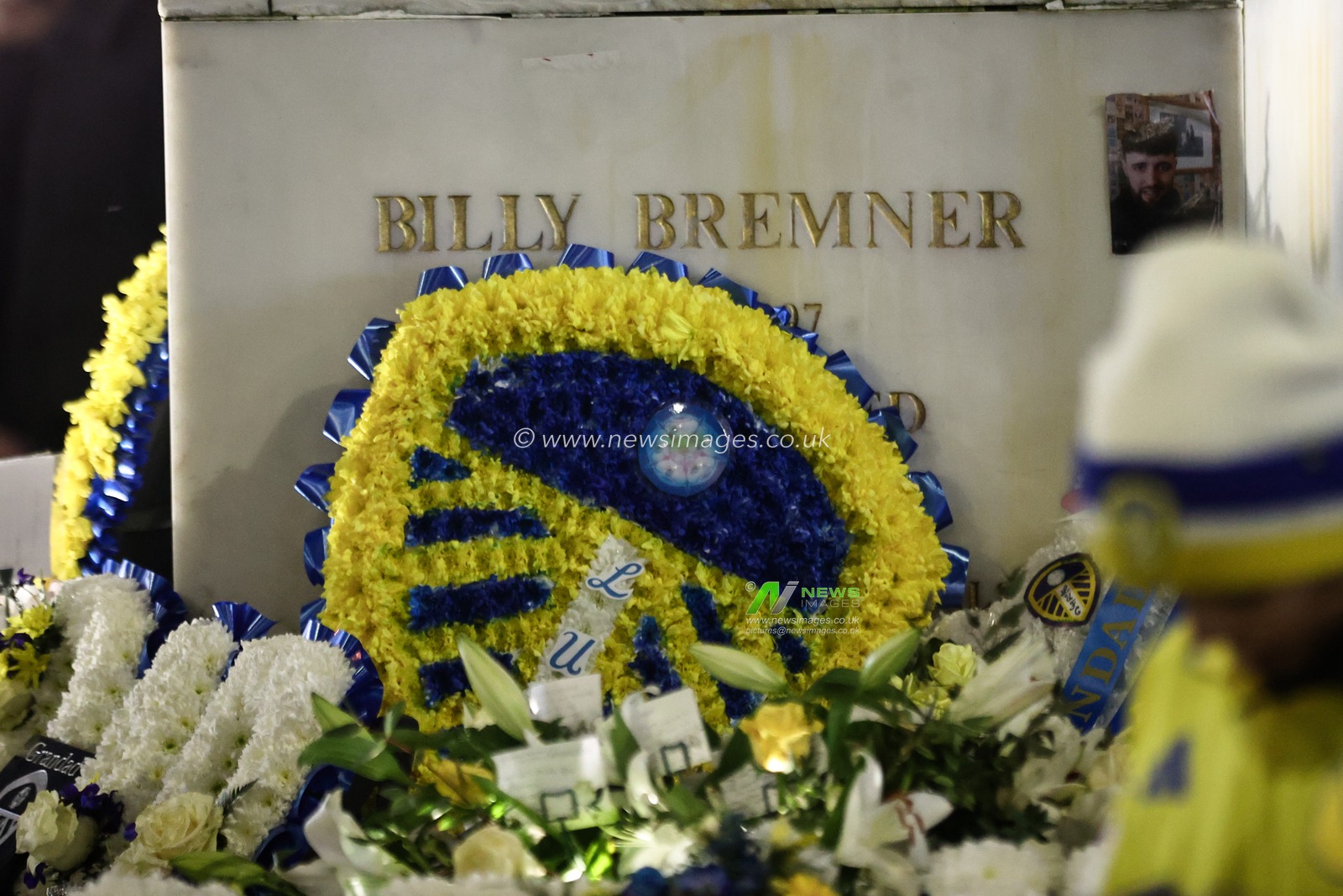 Flowers laid on The Billy Bremner Statue during the Sky Bet Championship match Leeds United vs Sunderland at Elland Road, Leeds, United Kingdom, 17th February 2025

(Photo by Alfie Cosgrove/News Images)