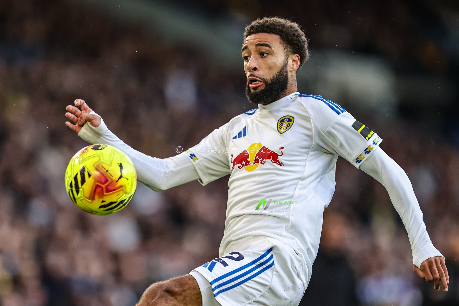 Jayden Bogle of Leeds United controls the ball during the Premier League match Leeds United vs Aston Villa at Elland Road, Leeds, United Kingdom, 23rd November 2025

(Photo by Alfie Cosgrove/News Images)

*** GER AUT SUI OUT ***