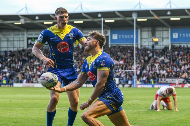 Matty Ashton of Warrington Wolves celebrates his try during the Betfred Super League play-off Eliminator 2 Warrington Wolves v St Helens at Halliwell Jones Stadium, Warrington, United Kingdom, 28th September 2024

(Photo by Craig Thomas/News Images)