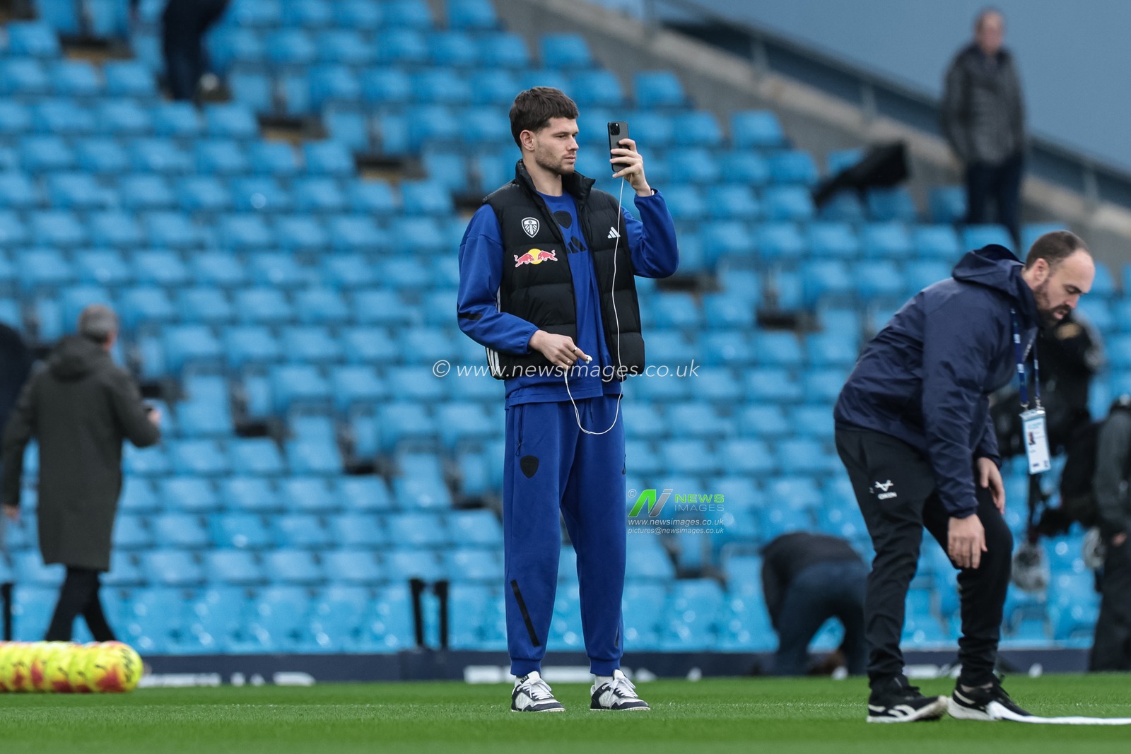 Leeds United goalkeeper Illan Meslier arrives during the Premier League match Manchester City vs Leeds United at Etihad Stadium, Manchester, United Kingdom, 29th November 2025

(Photo by Mark Cosgrove/News Images)

*** GER AUT SUI OUT ***