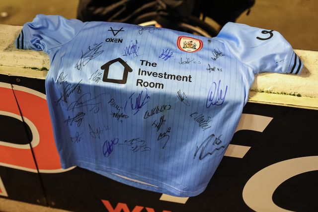 A young Barnsley fans signed shirt during the Sky Bet League 1 match Barnsley vs Northampton Town at Oakwell, Barnsley, United Kingdom, 3rd February 2026

(Photo by Mark Cosgrove/News Images)