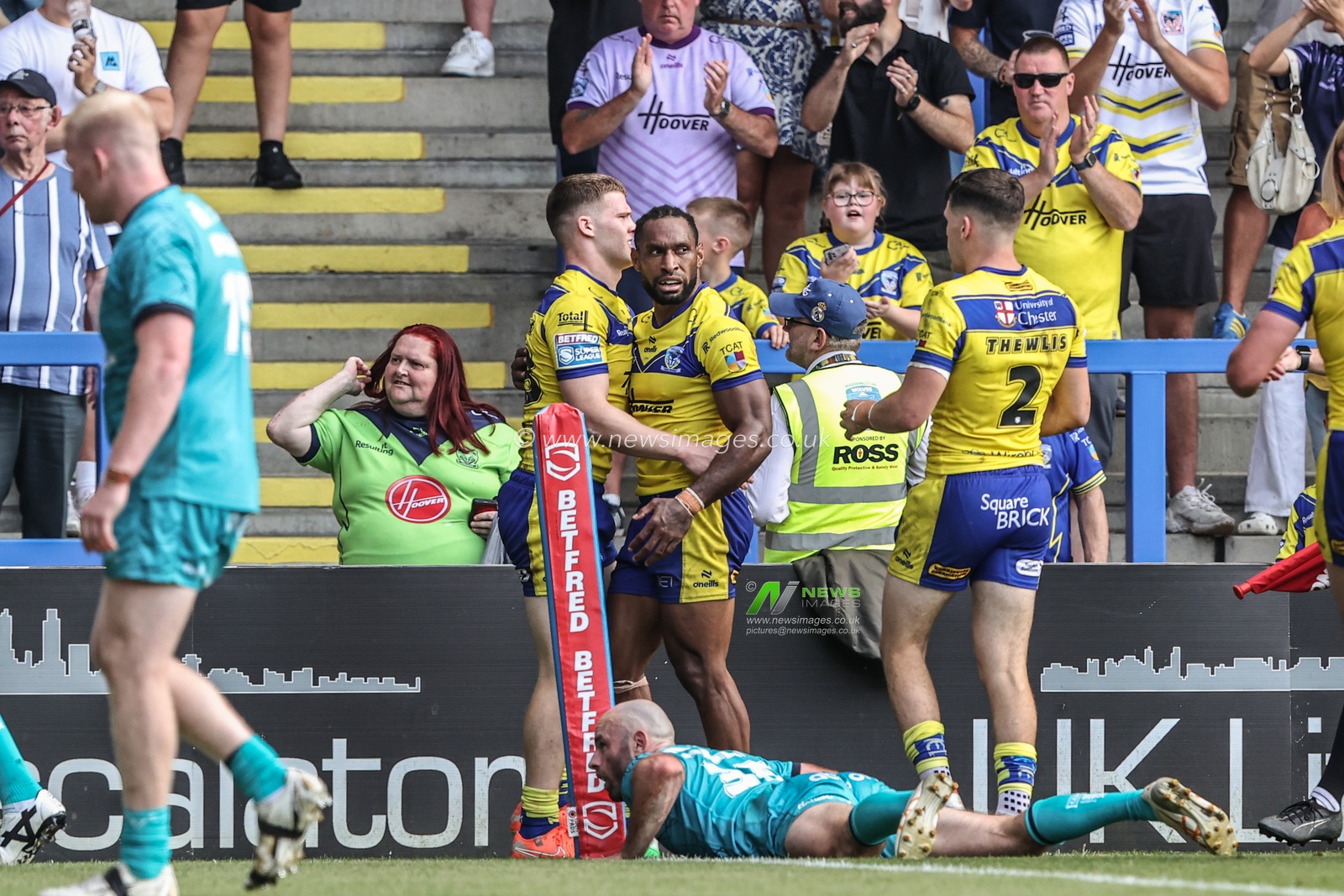 Jake Thewlis of Warrington Wolves celebrates his try during the Betfred Super League round 15 match Warrington Wolves vs Huddersfield Giants at Halliwell Jones Stadium, Warrington, United Kingdom, 21st June 2025

(Photo by Alfie Cosgrove/News Images)