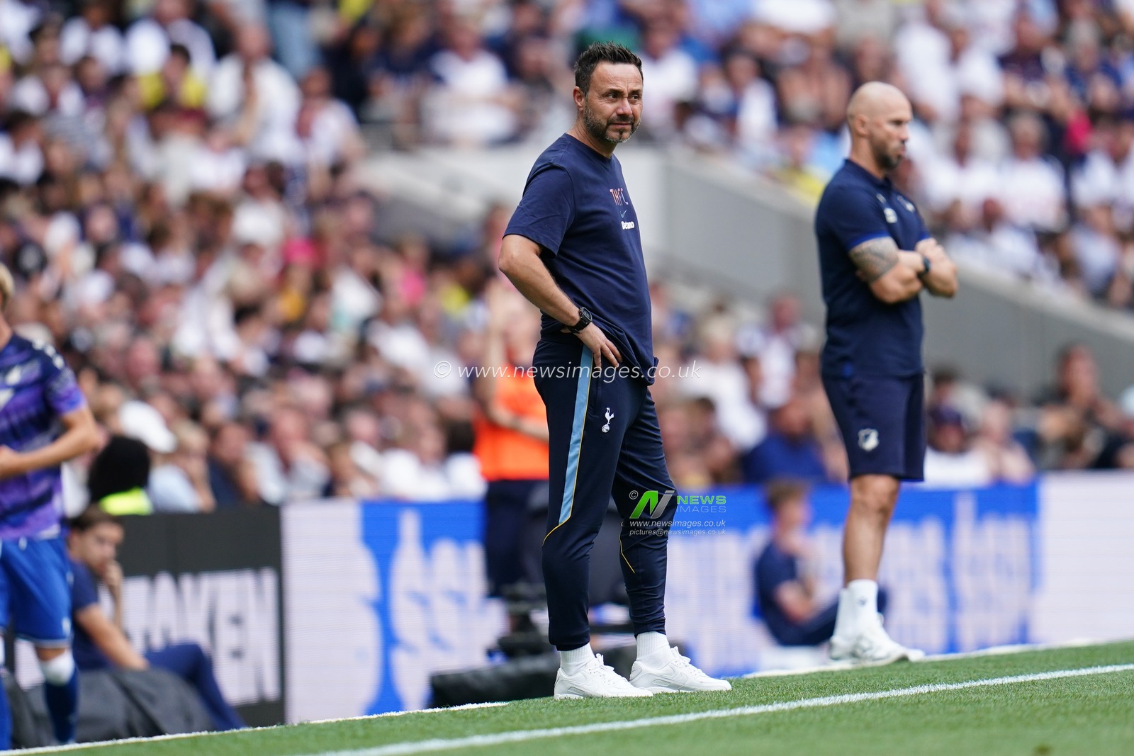 Roberto De Zerbi manager of Tottenham Hotspurduring the pre-season friendly match Tottenham Hotspur vs Hoffenheim at Tottenham Hotspur Stadium, London, United Kingdom on 15 August 2026

(Photo by Harvey Murphy/News Images)