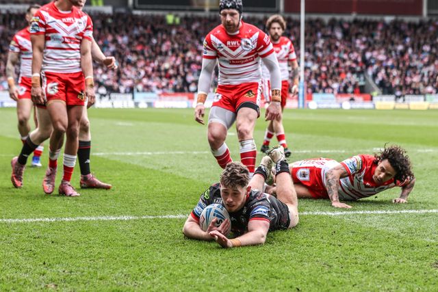 Jack Farrimond of Wigan Warriors goes over for a try during the Betfred Super League round 7 match St Helens vs Wigan Warriors at The BrewDog Stadium, St Helens, United Kingdom on 03 April 2026

(Photo by Alfie Cosgrove/News Images)