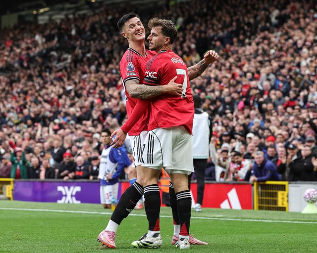 Mason Mount of Manchester United celebrates his goal to make it 1-0 during with Benjamin Sesko of Manchester United the Premier League match Manchester United vs Sunderland at Old Trafford, Manchester, United Kingdom, 4th October 2025

(Photo by Mark Cosgrove/News Images)