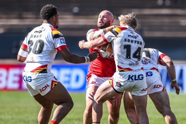 Sam Luckley of Hull KR is tackled by Leon Ruan of Bradford Bulls and Mitch Souter of Bradford Bulls during the Betfred Super League round 9 match Bradford Bulls vs Hull KR at Odsal Stadium, Bradford, United Kingdom on 25 April 2026

(Photo by Alfie Cosgrove/News Images)