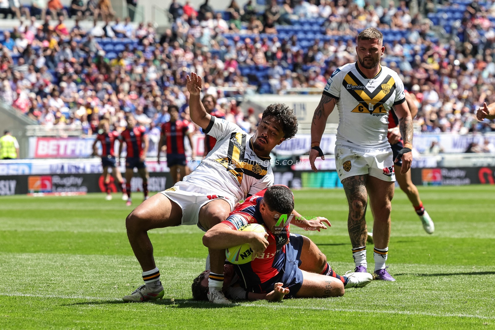 Caleb Hamlin-Uele of Wakefield Trinity goes over for a try during the Betfred Super League Magic Weekend match Wakefield Trinity vs Castleford Tigers at Hill Dickinson Stadium, Liverpool, United Kingdom on 05 July 2026

(Photo by Mark Cosgrove/News Images)