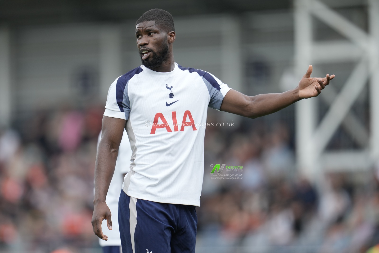 Kevin Danso of Tottenham Hotspur during the Pre-season friendly match Luton Town vs Tottenham Hotspur at Kenilworth Road, Luton, United Kingdom, 26th July 2025

(Photo by Harvey Murphy/News Images)