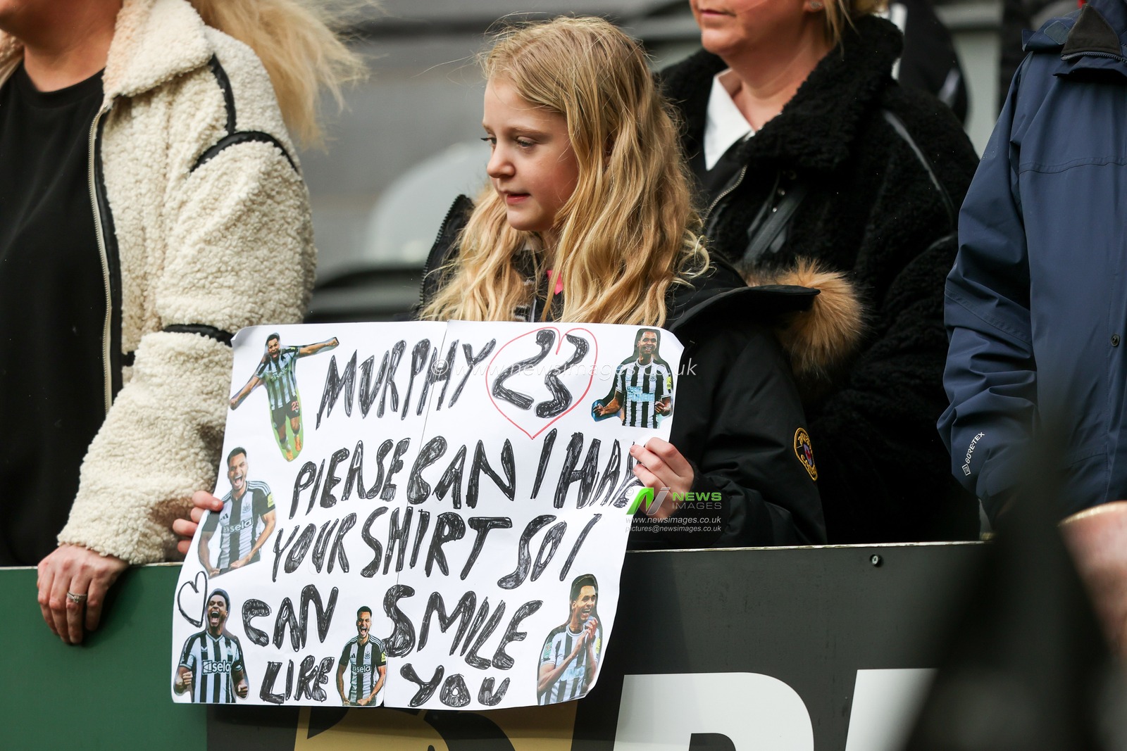 Newcastle United fans arrives at St. James's Park prior to the Premier League match Newcastle United vs Nottingham Forest at St. James's Park, Newcastle, United Kingdom, 23rd February 2025

(Photo by Alfie Cosgrove/News Images)