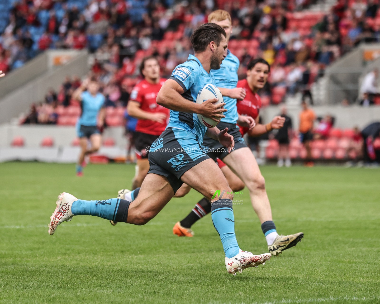 Tom Briscoe of Hull FC goes over for a try during the Betfred Super League round 15 match Salford Red Devils vs Hull FC at Salford Community Stadium, Eccles, United Kingdom, 22nd June 2025

(Photo by Alfie Cosgrove/News Images)