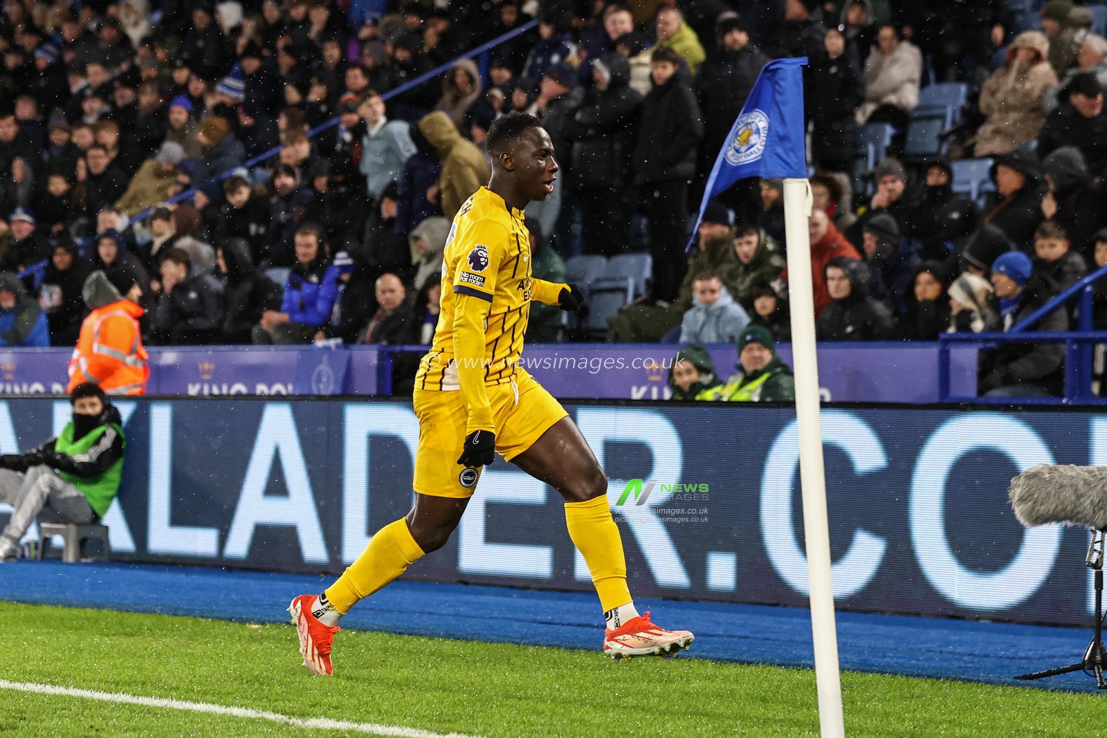 Yankuba Minteh of Brighton & Hove Albion celebrates his goal to make it 0-2 during the Premier League match Leicester City vs Brighton and Hove Albion at King Power Stadium, Leicester, United Kingdom, 8th December 2024

(Photo by Alfie Cosgrove/News Images)