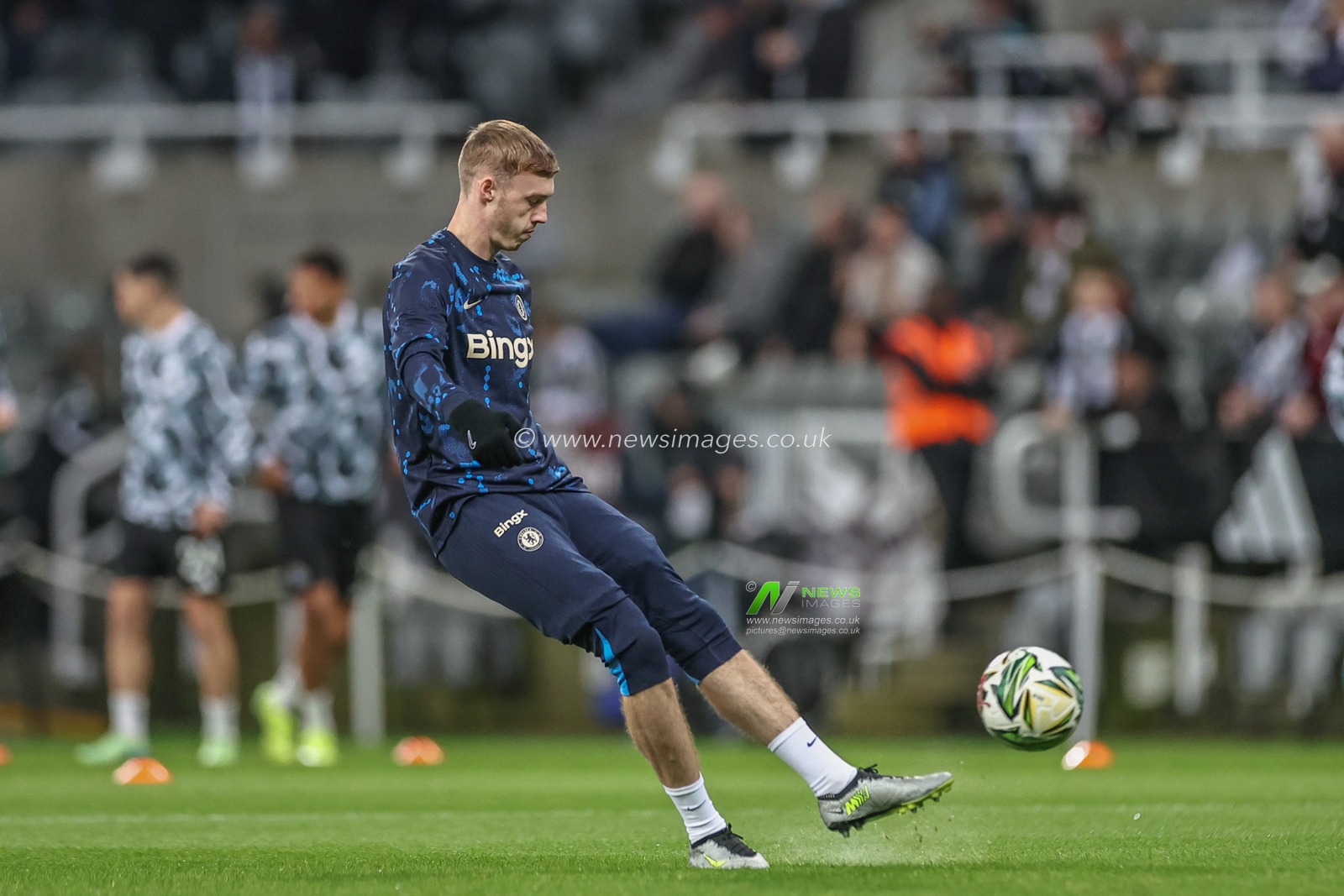 Cole Palmer of Chelsea in the pregame warmup session during the Carabao Cup Last 16 match Newcastle United vs Chelsea at St. James's Park, Newcastle, United Kingdom, 30th October 2024

(Photo by Mark Cosgrove/News Images)