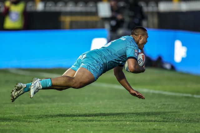 Tui Lolohea of Huddersfield Giants goes over for a try during the Betfred Super League round 17 match Castleford Tigers vs Huddersfield Giants at The Mend-A-Hose Jungle, Castleford, United Kingdom, 3rd July 2025

(Photo by Alfie Cosgrove/News Images)