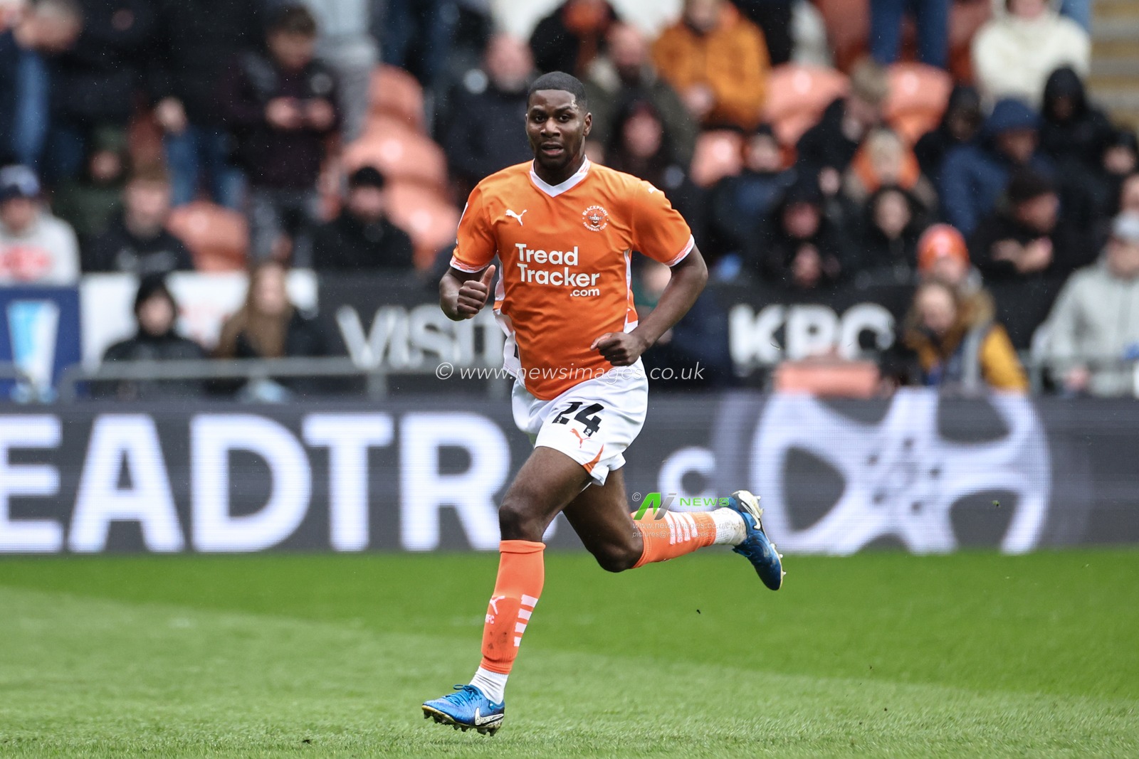 Odel Offiah of Blackpool in action during the Sky Bet League 1 match Blackpool vs Bolton Wanderers at Bloomfield Road, Blackpool, United Kingdom, 29th March 2025

(Photo by Mark Cosgrove/News Images)