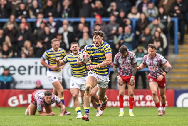 Matty Ashton of Warrington Wolves breaks with the ball to go over for a solo try during the Betfred Super League round 7 match Warrington Wolves vs Leigh Leopards at The Halliwell Jones Stadium, Warrington, United Kingdom on 04 April 2026

(Photo by Alfie Cosgrove/News Images)
