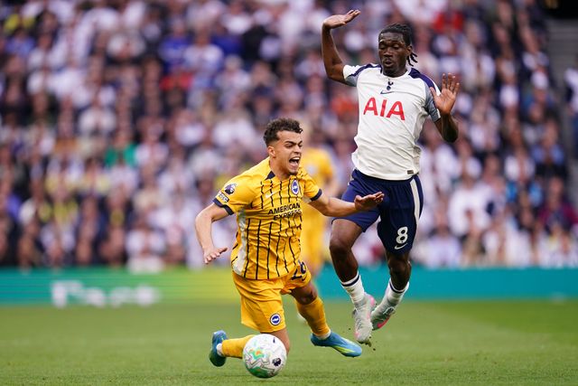 Yves Bissouma of Tottenham Hotspur fouls Yasin Ayari of Brighton & Hove Albion during the Premier League match Tottenham Hotspur vs Brighton & Hove Albion at Tottenham Hotspur Stadium, London, United Kingdom on 18 April 2026

(Photo by Harvey Murphy/News Images)