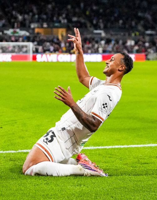 Adam Idah of Swansea City celebrates scoring his teams second goal during the Sky Bet Championship match Swansea City vs Watford at Swansea.com Stadium, Swansea, United Kingdom on 01 September 2026

(Photo by Andrew Lewis/News Images)