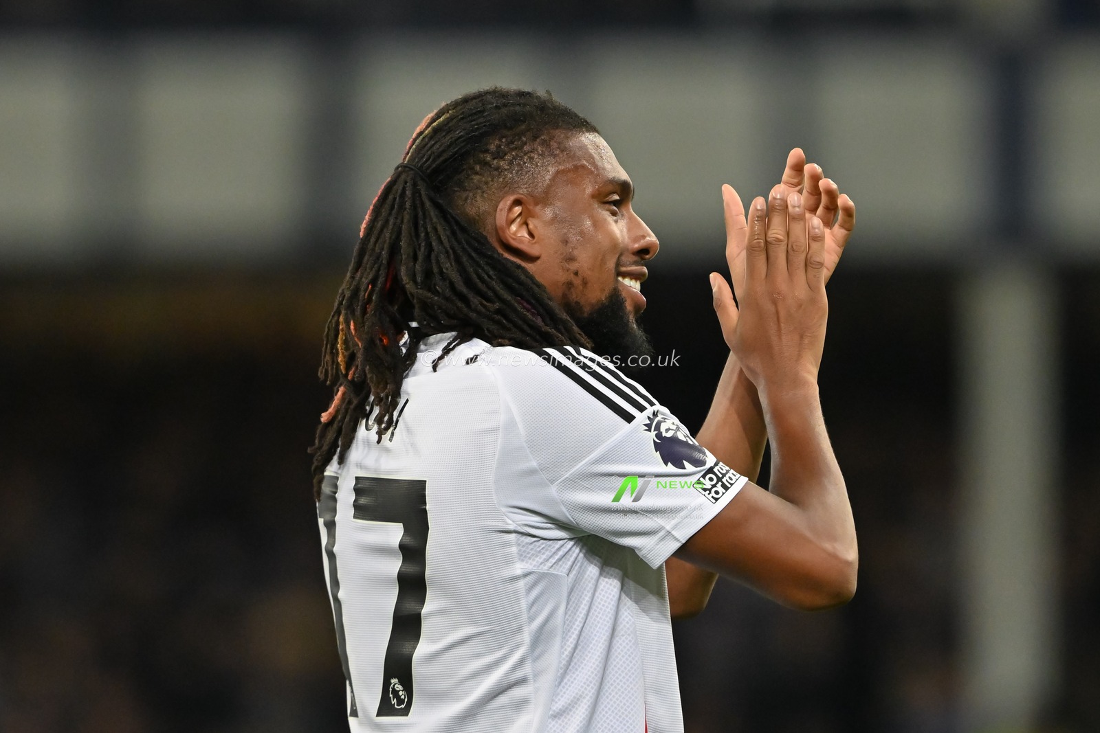 Alex Iwobi of Fulham celebrates his goal to make it 0-1 Fulham during the Premier League match Everton vs Fulham at Goodison Park, Liverpool, United Kingdom, 26th October 2024

(Photo by Cody Froggatt/News Images)