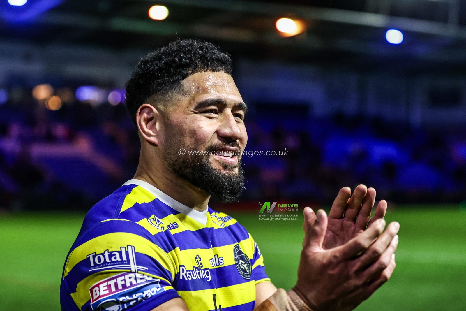 Kelepi Tanginoa of Warrington Wolves applauds the fans after the game during the Betfred Super League Round 3 match Warrington Wolves vs Wakefield Trinity at The Halliwell Jones Stadium, Warrington, United Kingdom on 28 February 2026

(Photo by Alfie Cosgrove/News Images)