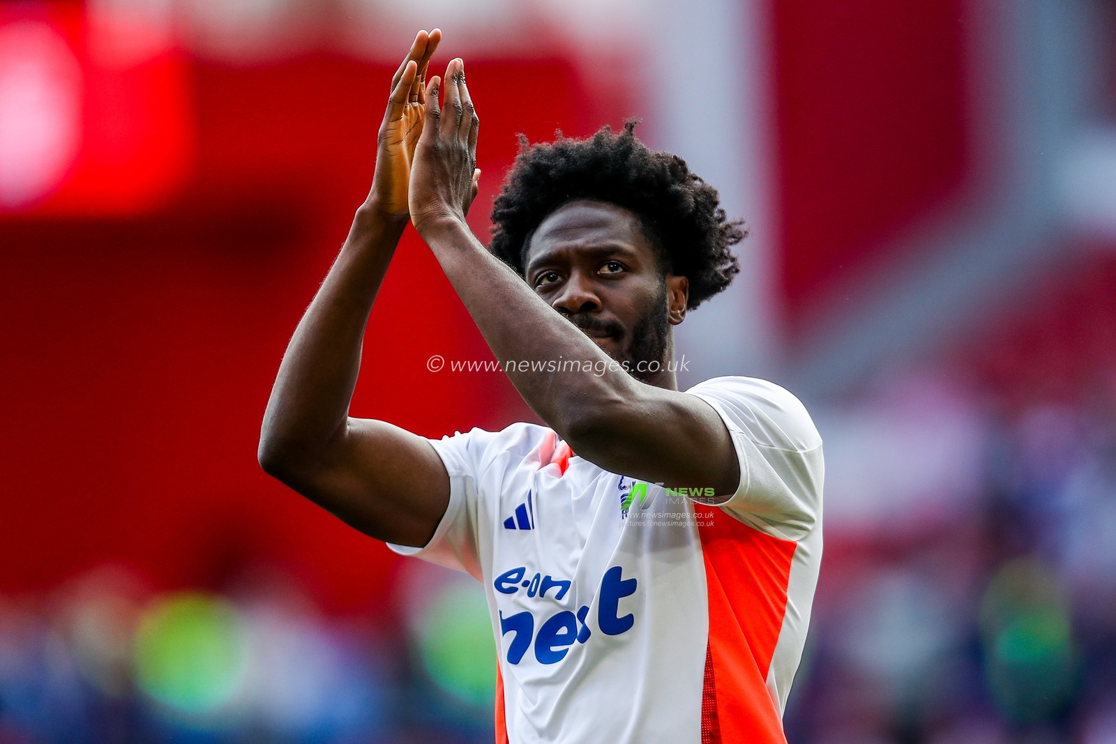 Nottingham Forest players and staff acknowledge the fans following the Premier League match Nottingham Forest vs Chelsea at City Ground, Nottingham, United Kingdom, 25th May 2025

(Photo by Izzy Poles/News Images)