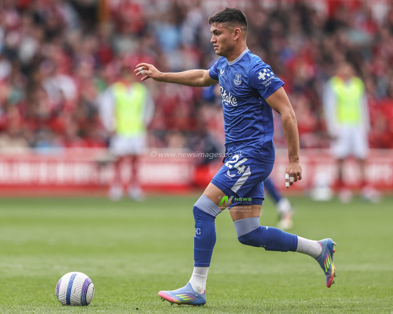 Carlos Alcaraz of Everton during the Premier League match Nottingham Forest vs Everton at City Ground, Nottingham, United Kingdom, 12th April 2025

(Photo by Alfie Cosgrove/News Images)