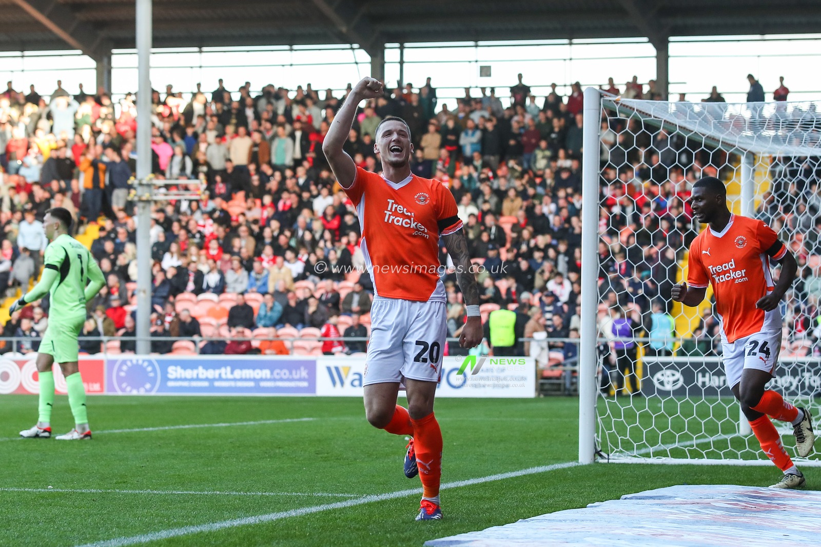 Oliver Casey of Blackpool celebrates his goal to make it 1-1 during the Sky Bet League 1 match Blackpool vs Barnsley at Bloomfield Road, Blackpool, United Kingdom, 19th October 2024

(Photo by Gareth Evans/News Images)
