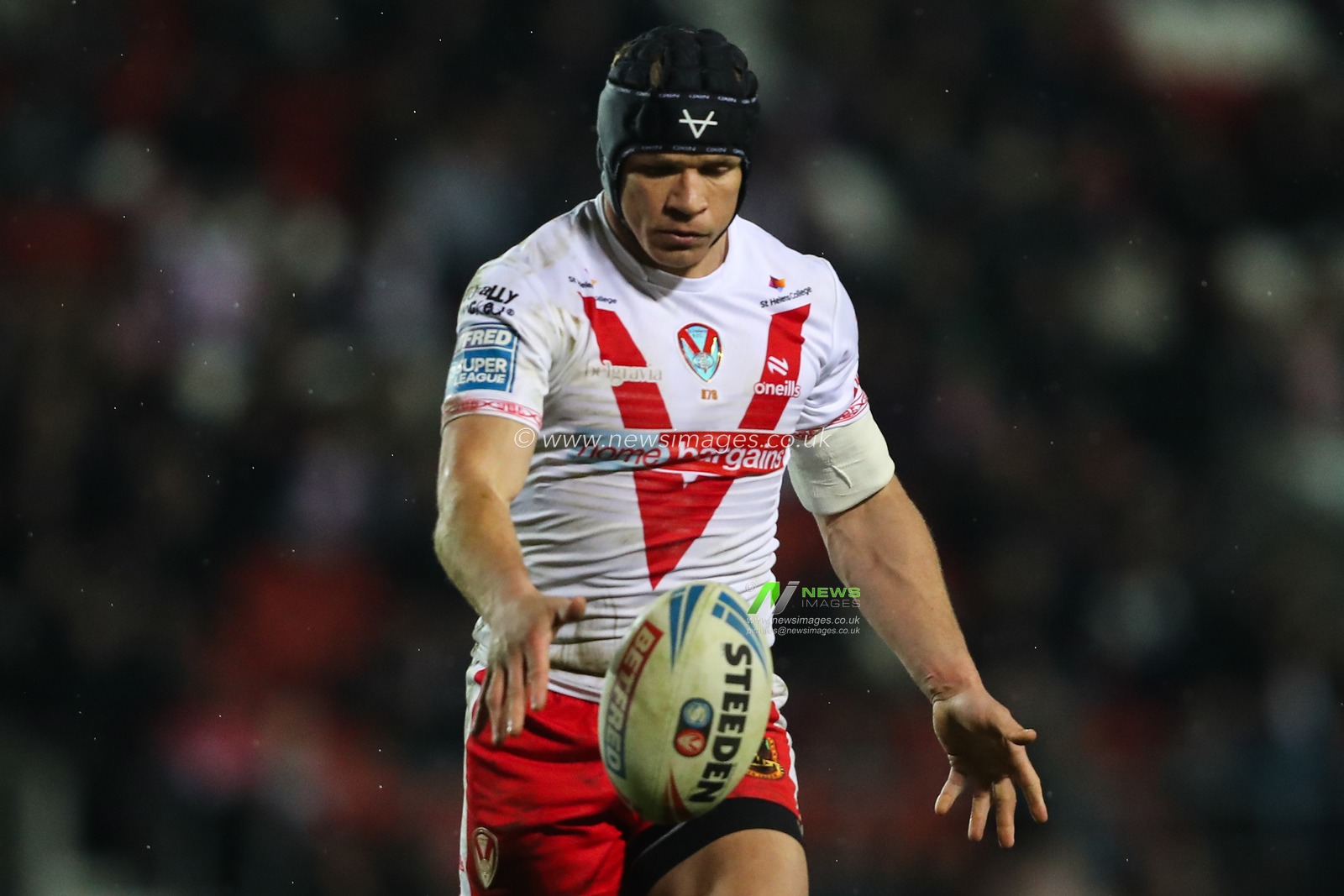 Jonny Lomax of St. Helens in action during the Betfred Super League Round 5 match St Helens vs Warrington Wolves at Totally Wicked Stadium, St Helens, United Kingdom, 21st March 2025

(Photo by Gareth Evans/News Images)