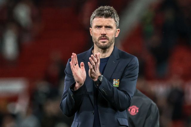Michael Carrick manager of Manchester United applauds the fans after the game during the Premier League match Manchester United vs Brentford at Old Trafford, Manchester, United Kingdom on 27 April 2026

(Photo by Mark Cosgrove/News Images)
