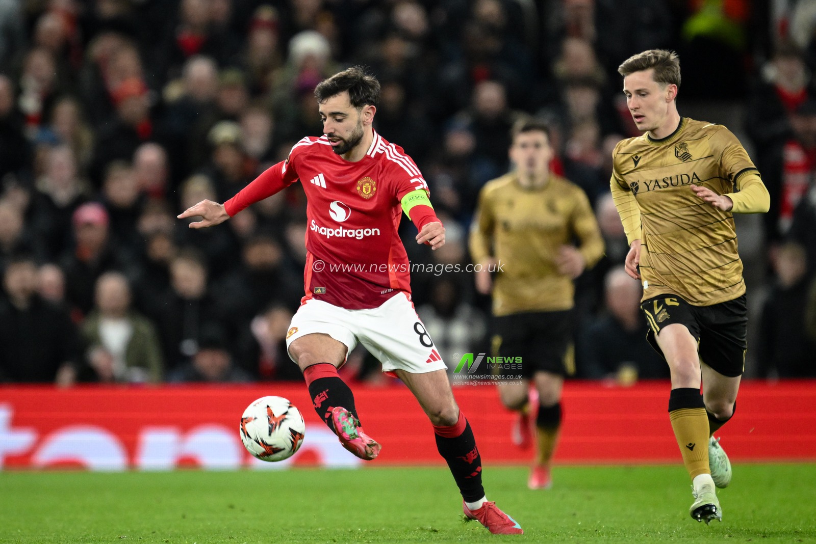 Bruno Fernandes of Manchester United controls the ball during the UEFA Europa League Last 16 match Manchester United vs Real Sociedad at Old Trafford, Manchester, United Kingdom, 13th March 2025

(Photo by Craig Thomas/News Images)