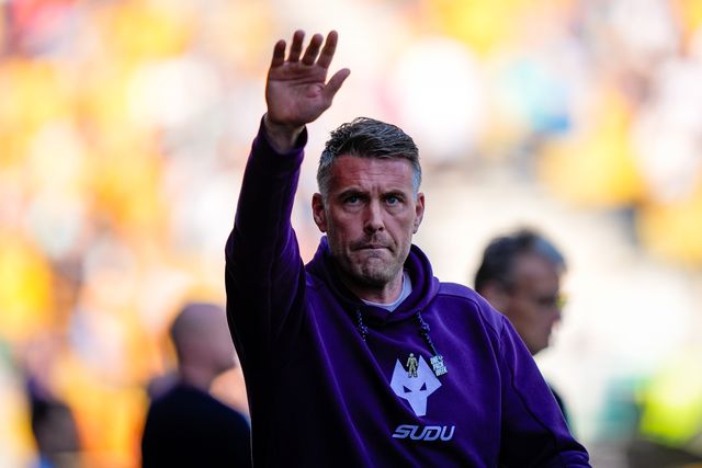 Rob Edwards manager of Wolverhampton Wanderers waves to the crowd prior to kick off during the Premier League match Wolverhampton Wanderers vs Tottenham Hotspur at Molineux, Wolverhampton, United Kingdom on 25 April 2026

(Photo by Maynard Manyowa/News Images)