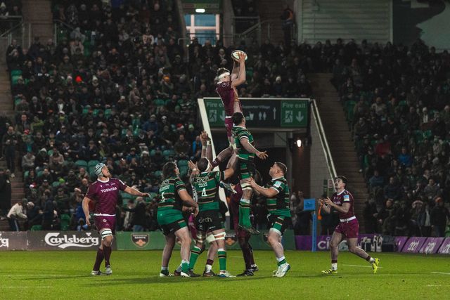 Sale Sharks win a line out during the Gallagher Premiership match Northampton Saints vs Sale Sharks at Cinch Stadium at Franklin's Gardens, Northampton, United Kingdom, 20th December 2025

(Photo by Craig Evans/News Images)

*** GER AUT SUI OUT ***