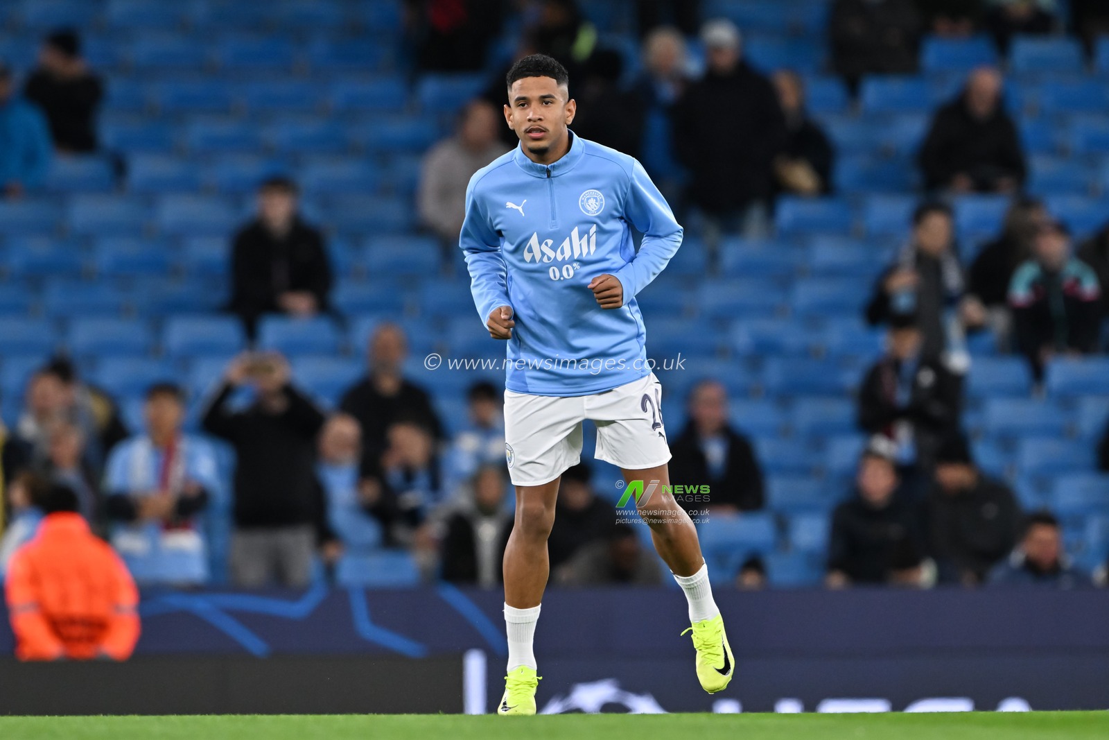 SÃ¡vio of Manchester City warms up ahead of the during the UEFA Champions League, League Stage Manchester City v Sparta Prague at Etihad Stadium, Manchester, United Kingdom, 23rd October 2024

(Photo by Cody Froggatt/News Images)