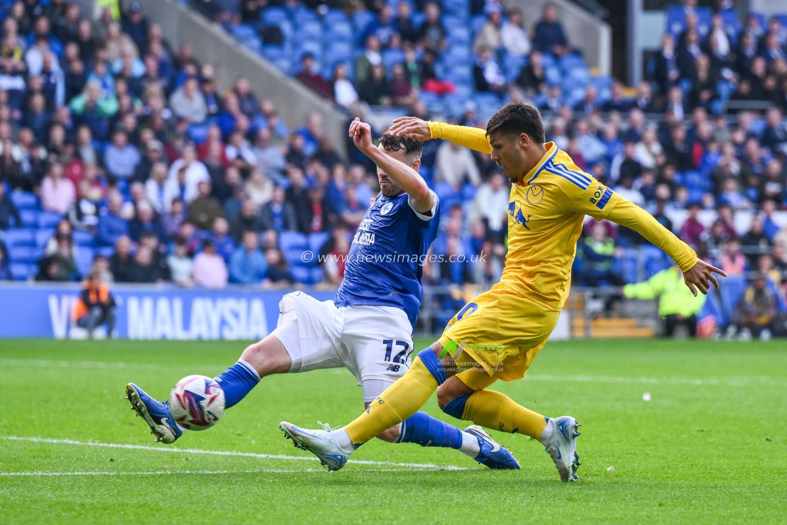 JoÃ«l Piroe of Leeds United scores to make it 0-2 during the Sky Bet Championship match Cardiff City vs Leeds United at Cardiff City Stadium, Cardiff, United Kingdom, 21st September 2024

(Photo by Craig Thomas/News Images)