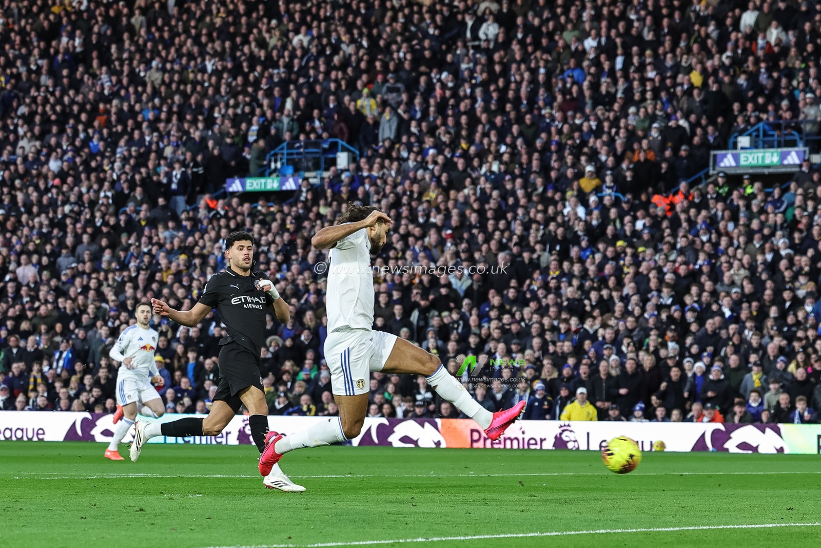 Dominic Calvert-Lewin of Leeds United with a missed chance in front of goal during the Premier League match Leeds United vs Manchester City at Elland Road, Leeds, United Kingdom on 28 February 2026

(Photo by Mark Cosgrove/News Images)