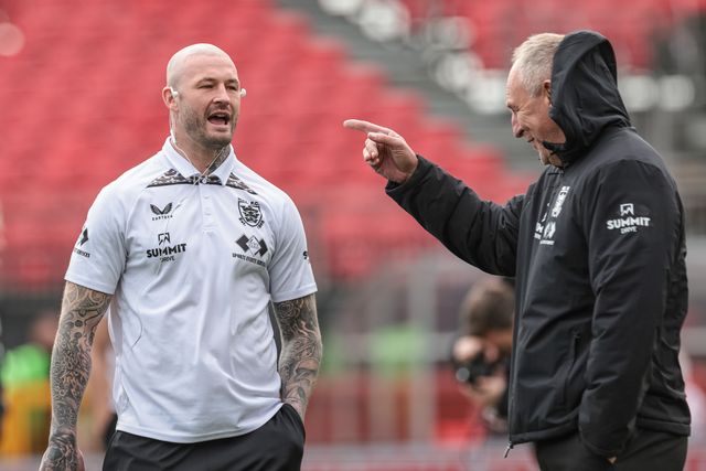 Zak Hardaker of Hull F.C speaks with John Cartwright head coach of Hull FC during the Betfred Super League round 7 match Hull KR vs Hull FC at Sewell Group Craven Park, Hull, United Kingdom on 03 April 2026

(Photo by Mark Cosgrove/News Images)