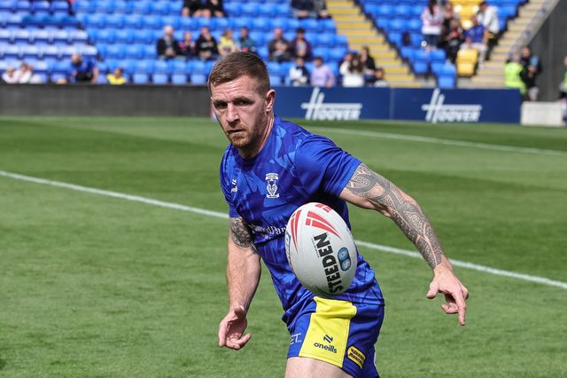 Marc Sneyd of Warrington Wolves in the pre-game warm up during the Betfred Super League Round 25 match Warrington Wolves vs Leigh Leopards at Halliwell Jones Stadium, Warrington, United Kingdom, 6th September 2025

(Photo by Mark Cosgrove/News Images)