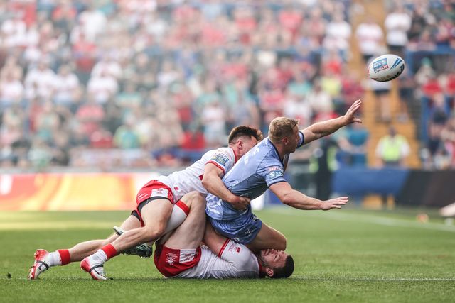Lachie Miller of Leeds Rhinos passes the ball as he is tackled by Tom Davies of Hull KR during the Betfred Super League round 16 match Leeds Rhinos vs Hull KR at AMT Headingley Stadium, Leeds, United Kingdom on 26 June 2026

(Photo by Alfie Cosgrove/News Images)