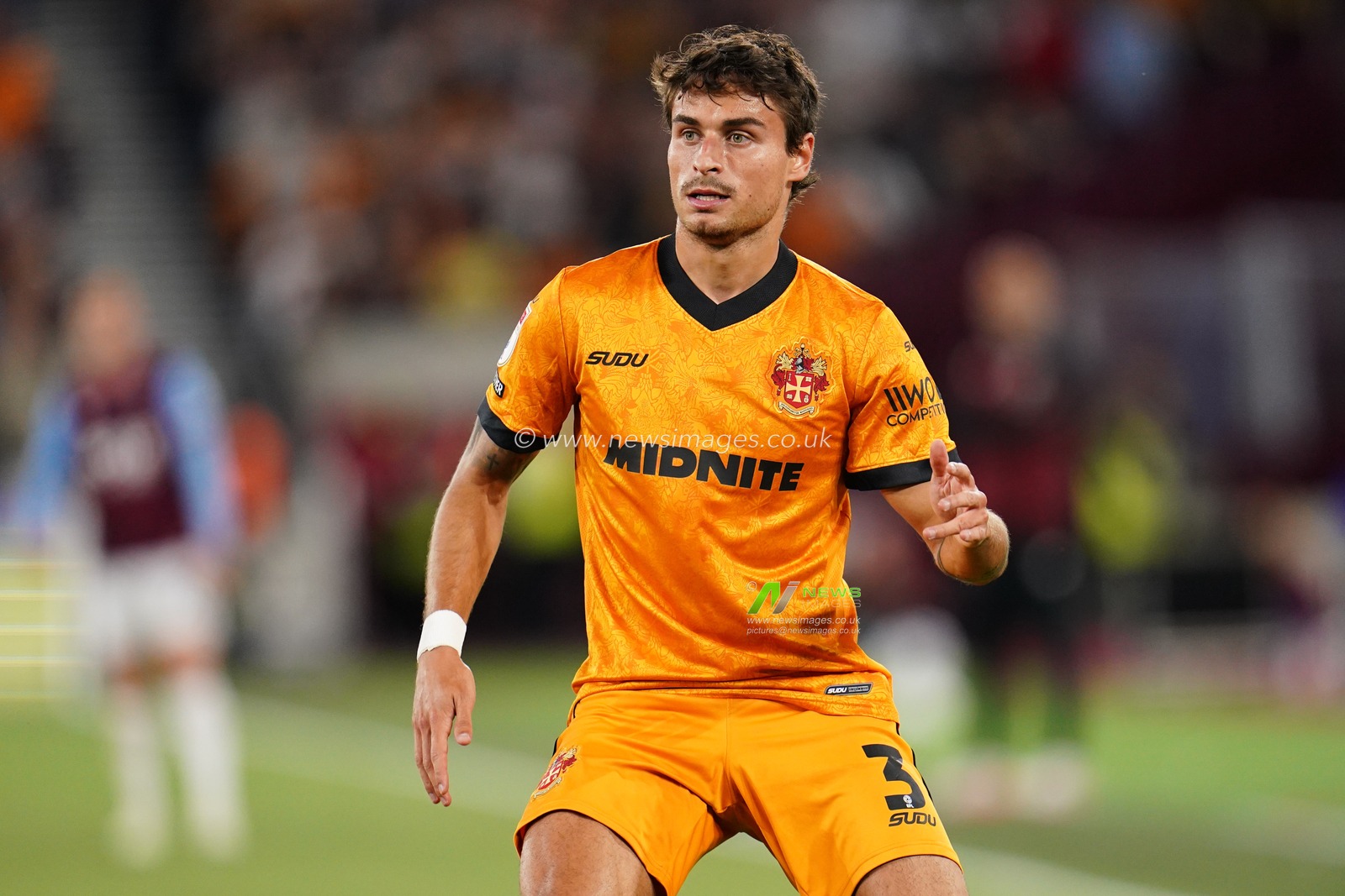Hugo Bueno of Wolverhampton Wanderers during the Sky Bet Championship match West Ham United vs Wolverhampton Wanderers at London Stadium, London, United Kingdom on 01 September 2026

(Photo by Harvey Murphy/News Images)