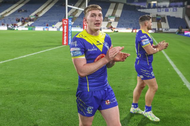 Matty Nicholson of Warrington Wolves applauds the fans after the game during the Betfred Super League Round 26 match Huddersfield Giants vs Warrington Wolves at John Smith's Stadium, Huddersfield, United Kingdom, 14th September 2024

(Photo by Alfie Cosgrove/News Images)