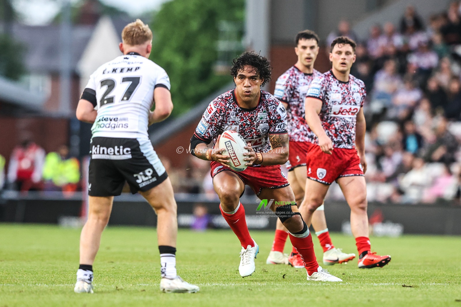 Joe Ofahengaue of Leigh Leopards breaks with the ball during the Betfred Super League round 12 match Leigh Leopards vs Hull FC at Leigh Sports Village, Leigh, United Kingdom on 22 May 2026

(Photo by Alfie Cosgrove/News Images)