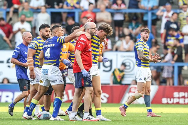 Arron Lindop of Warrington Wolves is helped off the field as he comes off for injury during the Betfred Super League round 16 match Warrington Wolves vs Catalans Dragons at The Halliwell Jones Stadium, Warrington, United Kingdom on 25 June 2026

(Photo by Alfie Cosgrove/News Images)