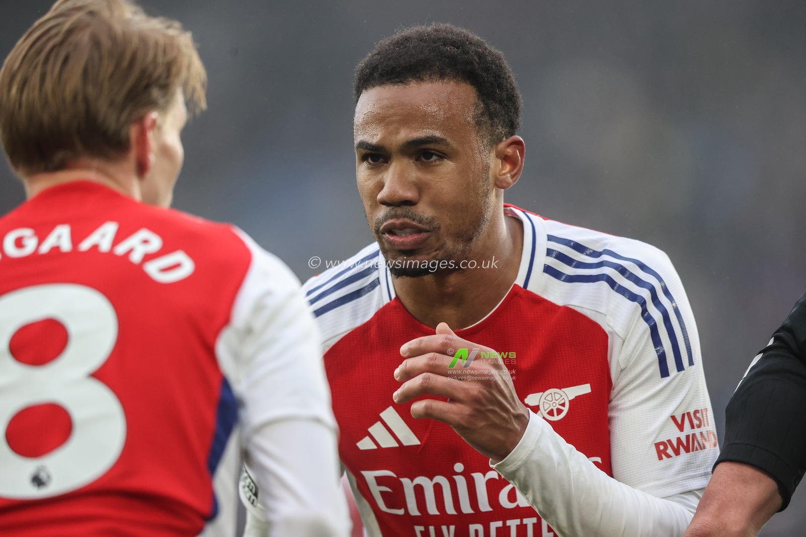 Gabriel of Arsenal speaks to Martin Ã˜degaard of Arsenal during the Premier League match Leicester City vs Arsenal at King Power Stadium, Leicester, United Kingdom, 15th February 2025

(Photo by Alfie Cosgrove/News Images)