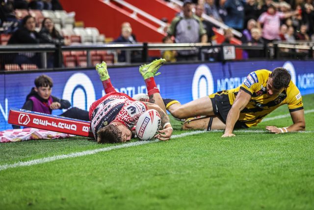 Keanan Brand of Leigh Leopards goes over for a try during the Betfred Super League round 25 match Leigh Leopards vs Castleford Tigers at Leigh Sports Village, Leigh, United Kingdom, 28th August 2025

(Photo by Alfie Cosgrove/News Images)