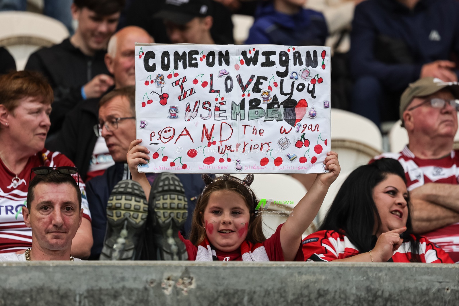 A young wigan fan with a home made sign during the Betfred Super League round 12 match Hull KR vs Wigan Warriors at Sewell Group Craven Park, Hull, United Kingdom on 21 May 2026

(Photo by Mark Cosgrove/News Images)