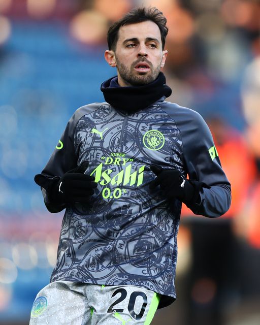 Bernardo Silva of Manchester City warms up ahead of the Premier League match Burnley vs Manchester City at Turf Moor, Burnley, United Kingdom on 22 April 2026

(Photo by Jorge Horsted/News Images)