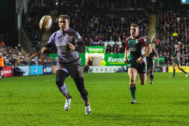 Ollie Thorley of Gloucester Rugby  back tracks during the Gallagher Premiership match Leicester Tigers vs Gloucester Rugby at Mattioli Woods Welford Road Stadium, Leicester, United Kingdom, 19th December 2025

(Photo by Craig Evans/News Images)

*** GER AUT SUI OUT ***
