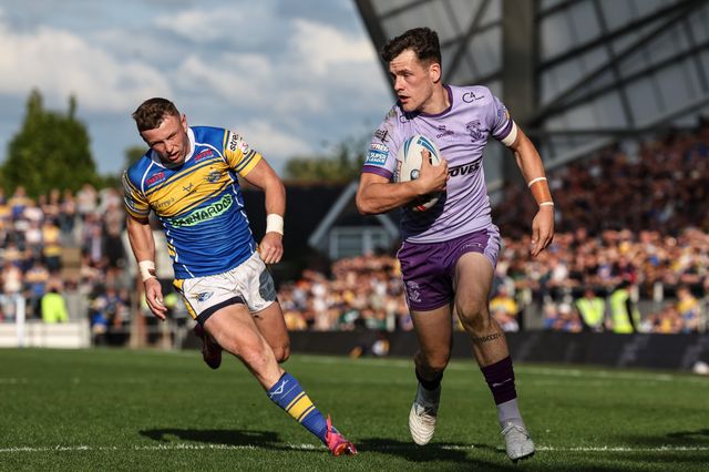 Josh Thewlis of Warrington Wolves goes over for a try during the Betfred Super League Round 14 Leeds Rhinos v Warrington Wolves at Headingley Stadium, Leeds, United Kingdom, 14th June 2025

(Photo by Mark Cosgrove/News Images)