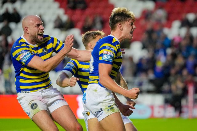 Ewan Irwin of Warrington Wolves celebrates his try during the Betfred Super League round 14 match St Helens vs Warrington Wolves at The BrewDog Stadium, St Helens, United Kingdom on 11 June 2026

(Photo by Maynard Manyowa/News Images)