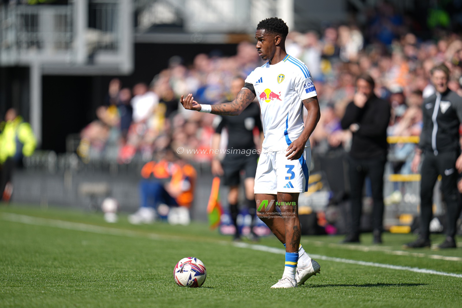JÃºnior Firpo of Leeds United during the Sky Bet Championship match Luton Town vs Leeds United at Kenilworth Road, Luton, United Kingdom, 5th April 2025

(Photo by Harvey Murphy/News Images)