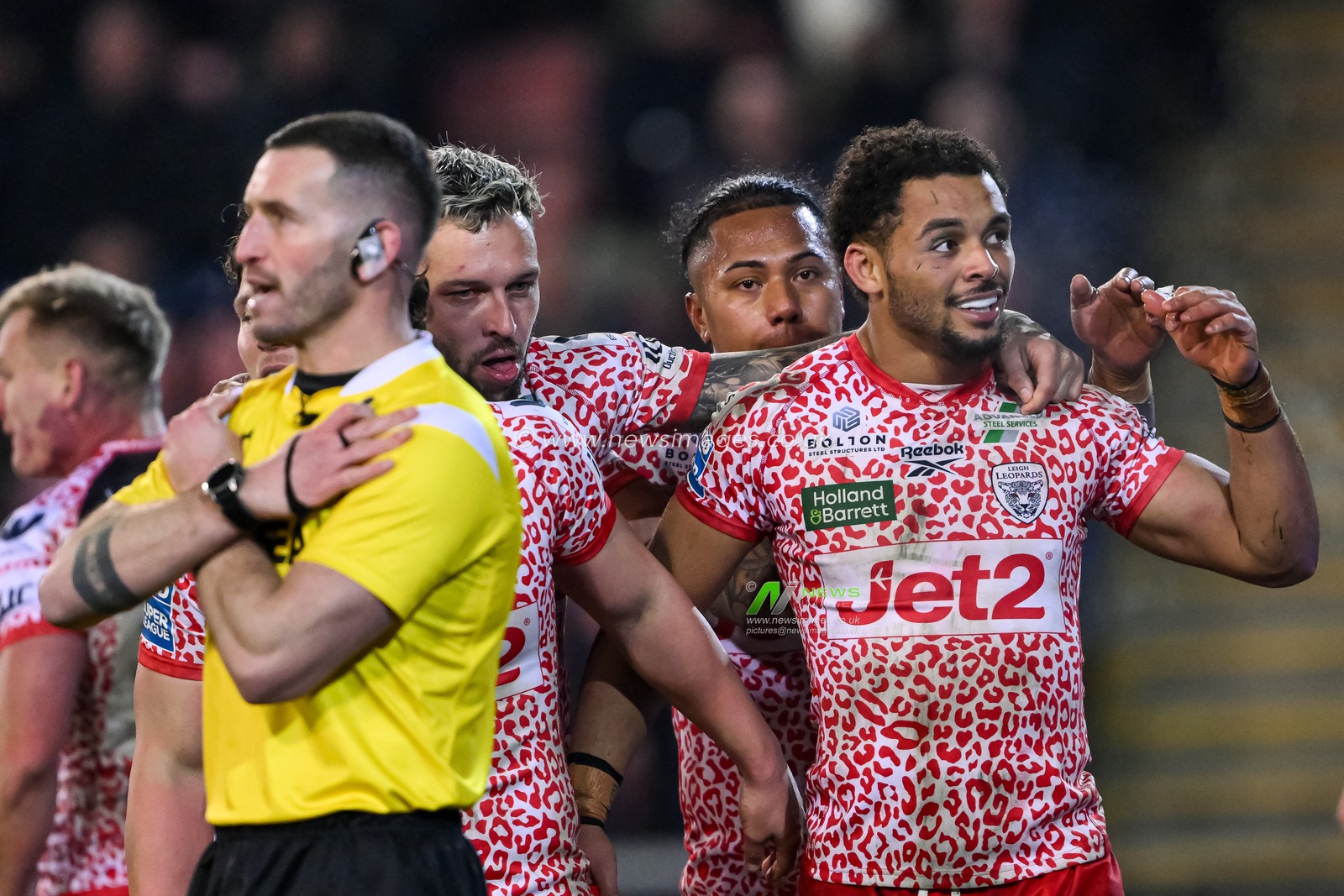 Umyla Hanley of Leigh Leopards celebrates his hat trick try during the Betfred Super League Round 3 match Leigh Leopards vs Catalans Dragons at Leigh Sports Village, Leigh, United Kingdom, 28th February 2025

(Photo by Craig Thomas/News Images)